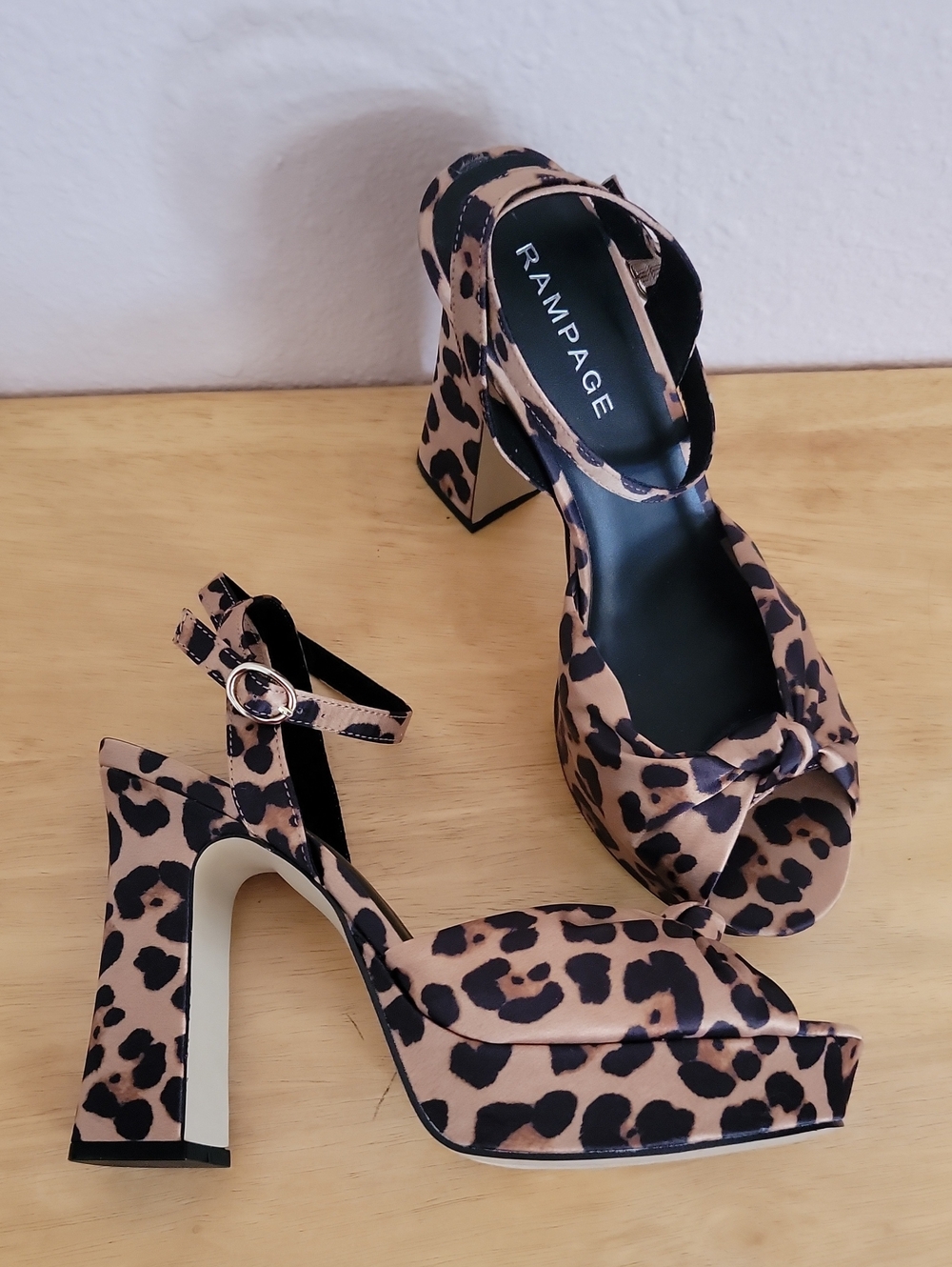 Rampage Leopard Print Platform Sandals Heels Tan Gold Black Animal Open Toe Knot